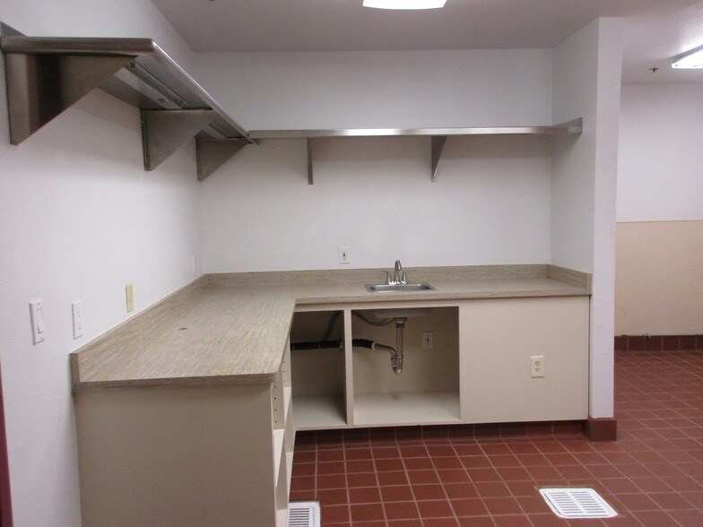 More Photos Of 151 S Sierra Ave, Oakdale Freestanding For Sale