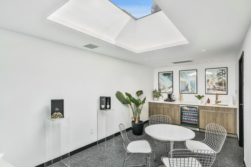 More Photos Of 141-147 S Robertson Blvd, Los Angeles Storefront Retail Office For Sale