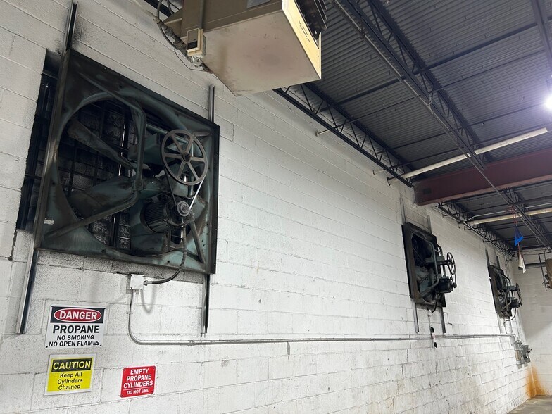 More Photos Of 402 Aberdeen Rd, Hampton Service For Lease