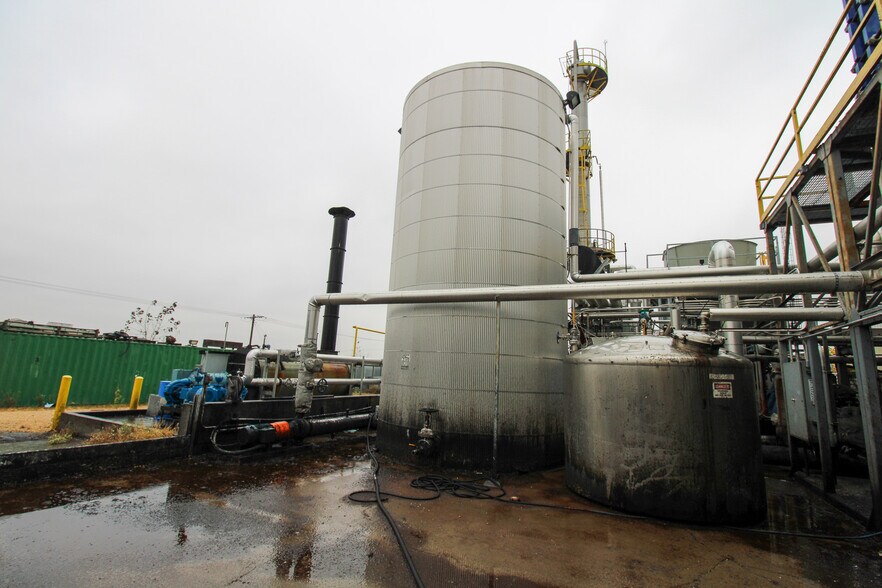 More Photos Of 5640 44th Ave S, Clinton Office For Sale