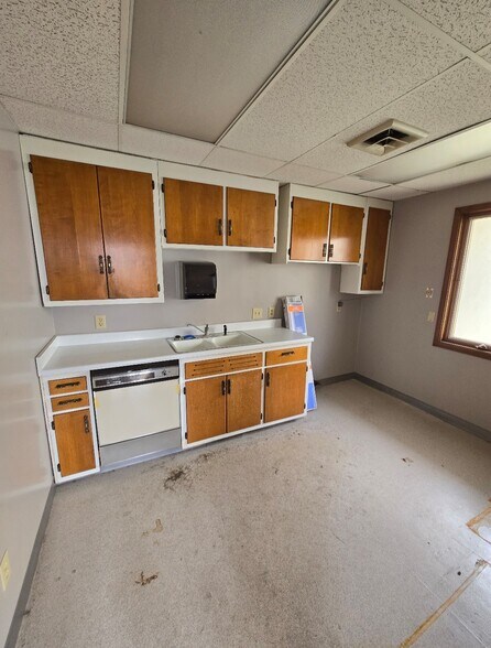 More Photos Of 5601 S Meridian St, Indianapolis Medical For Lease