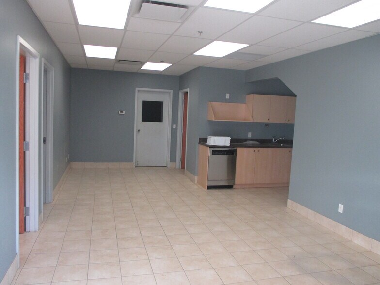 More Photos Of 8800 Venture Ave SE, Calgary Warehouse For Lease