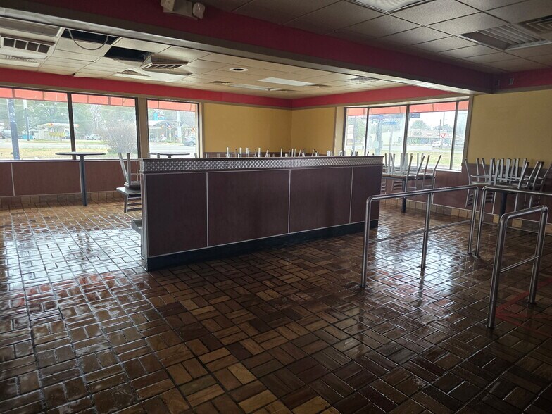 More Photos Of 1136 1st St, Kennett Fast Food For Sale