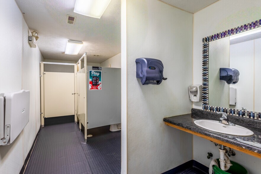 More Photos Of 1600 State St, Blair Restaurant For Sale