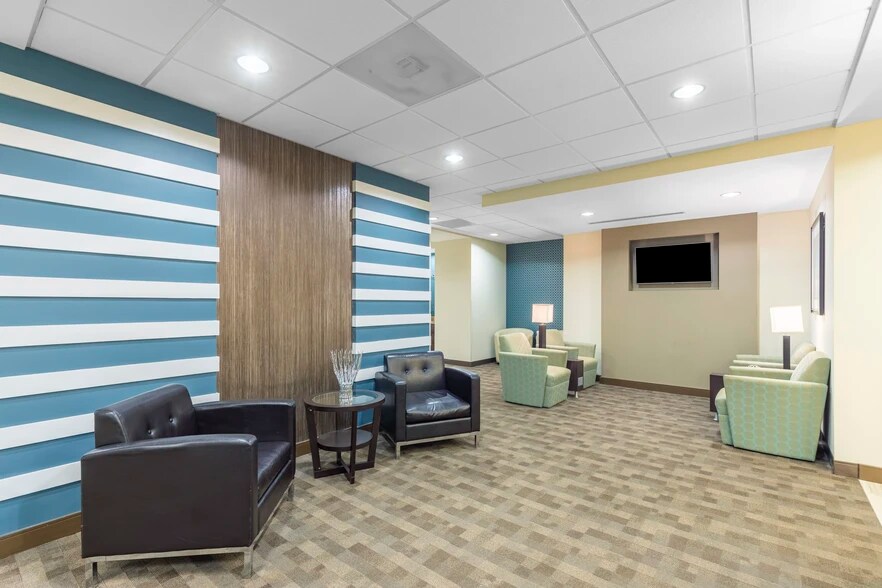 More Photos Of 3340 Peachtree Rd NE, Atlanta Office For Lease