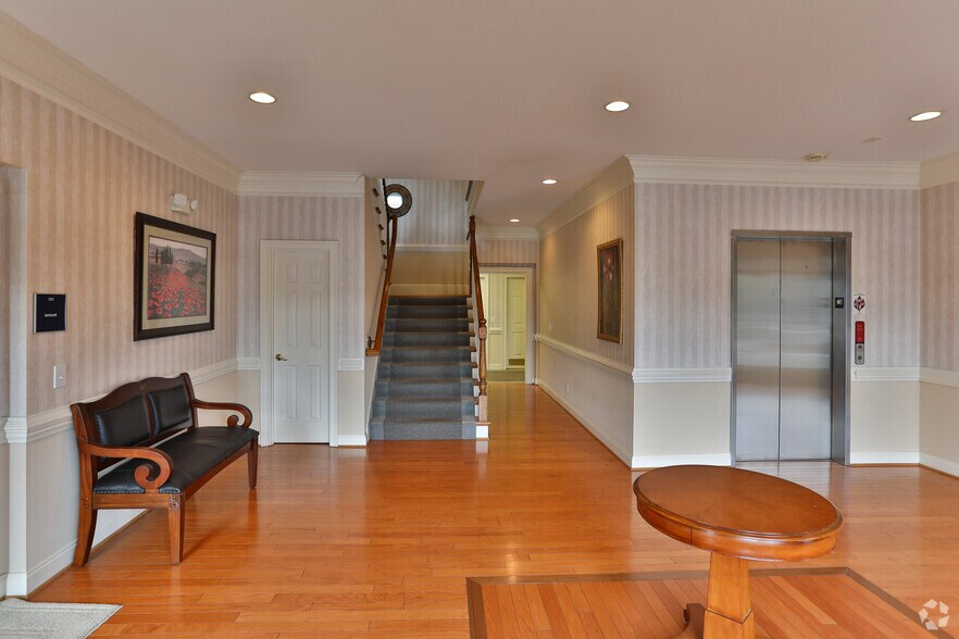 More Photos Of 3453 Pelham Rd, Greenville Office For Lease