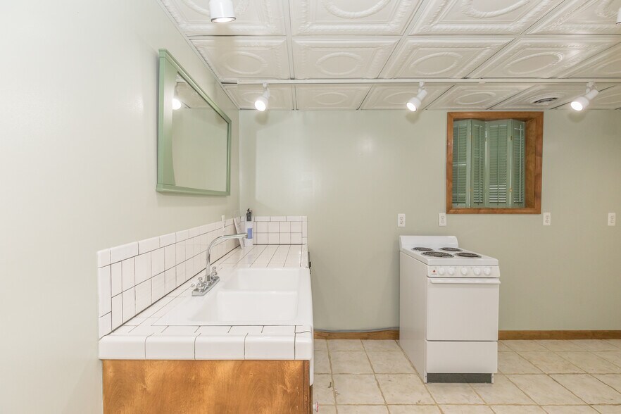 More Photos Of 131 Copenhaver St, Marion Shelter For Sale