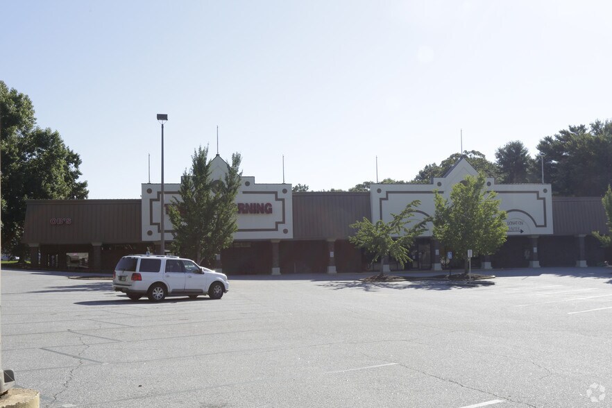 More Photos Of 141 Fernwood Dr, Spartanburg Unknown For Lease