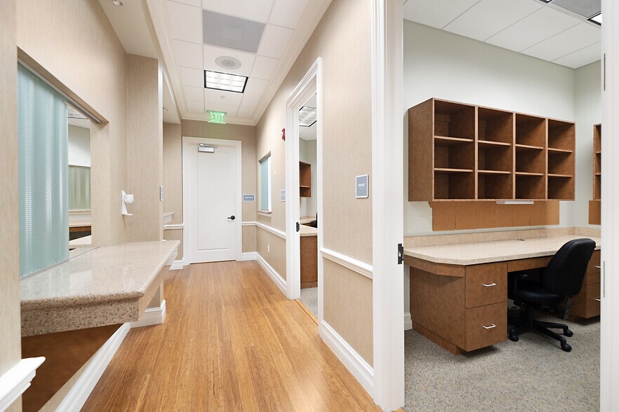 More Photos Of 3021 N Airport Pulling Rd, Naples Office For Sale