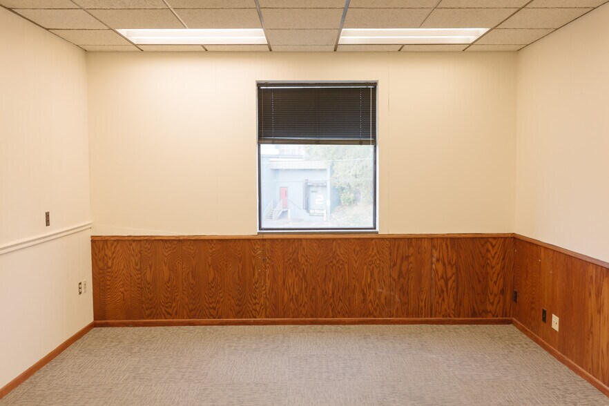 More Photos Of 4024 Washington Ave N, Minneapolis Warehouse For Lease