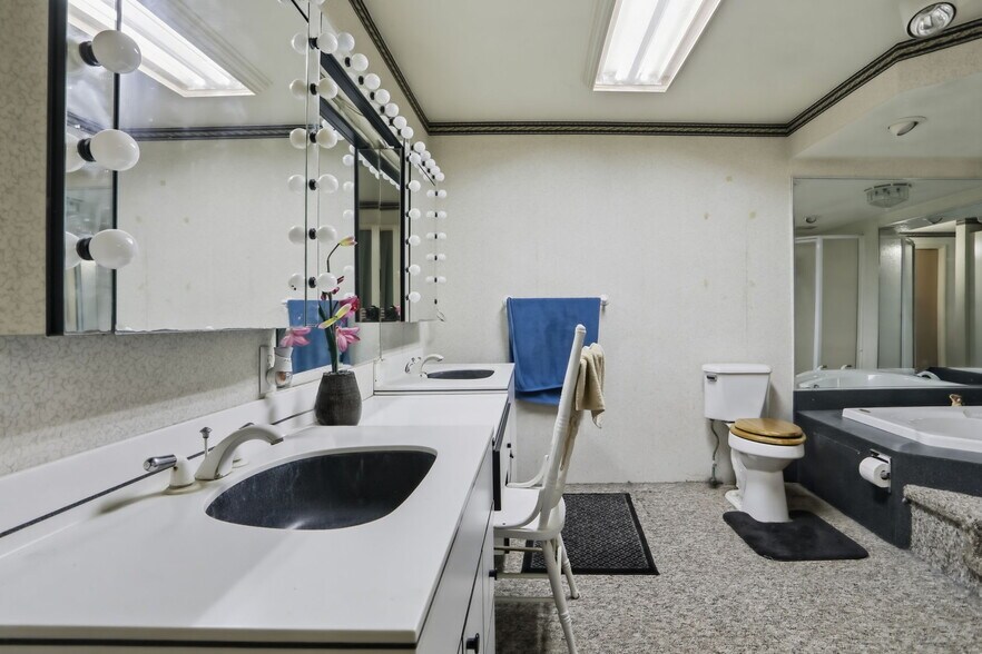 More Photos Of 501 S Breezewood Rd, Breezewood Specialty For Sale