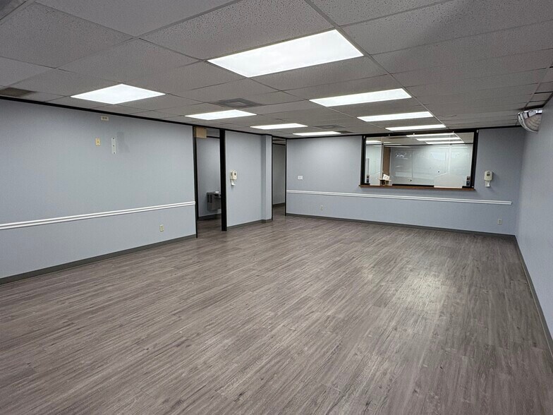 More Photos Of 1602 N Mechanic St, El Campo Land For Lease