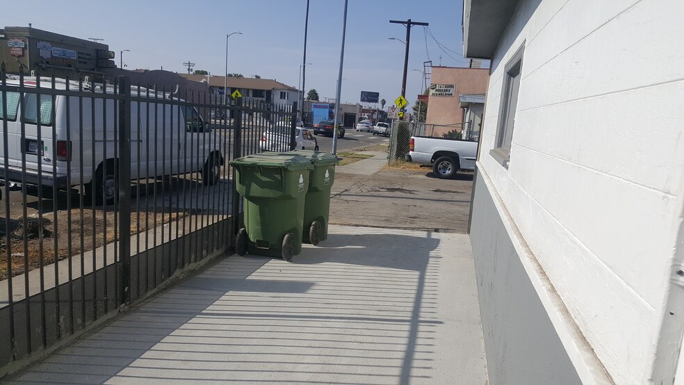 More Photos Of 8016 S Western Ave, Los Angeles Apartments For Sale
