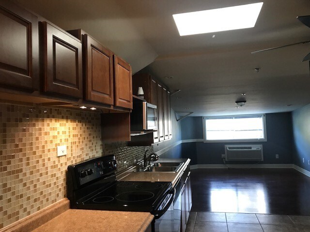 More Photos Of 7648 Broadview Dr, Houston Apartments For Sale