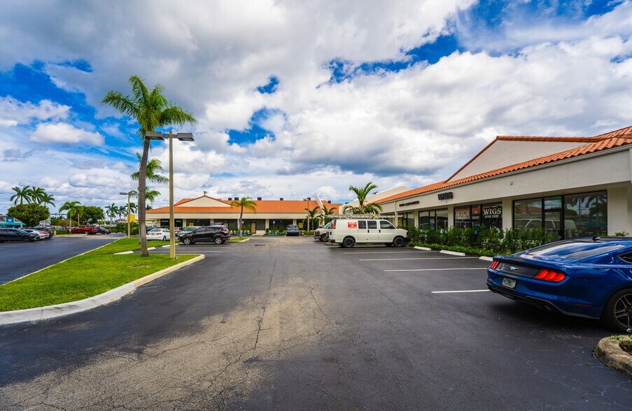 More Photos Of 450 NE 20th St, Boca Raton General Retail For Lease
