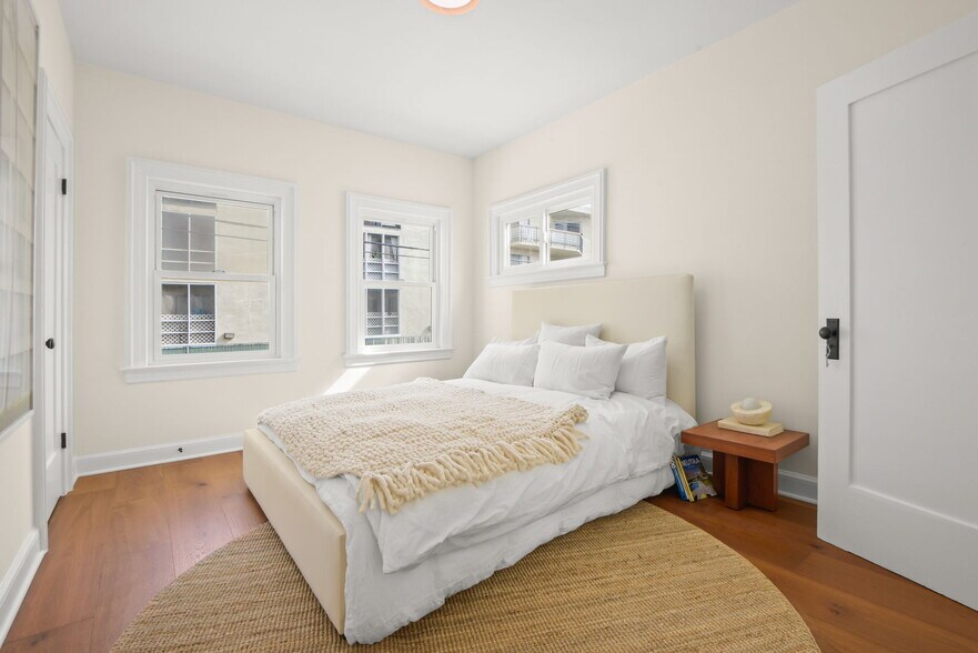 More Photos Of 320 S Kingsley Dr, Los Angeles Apartments For Sale