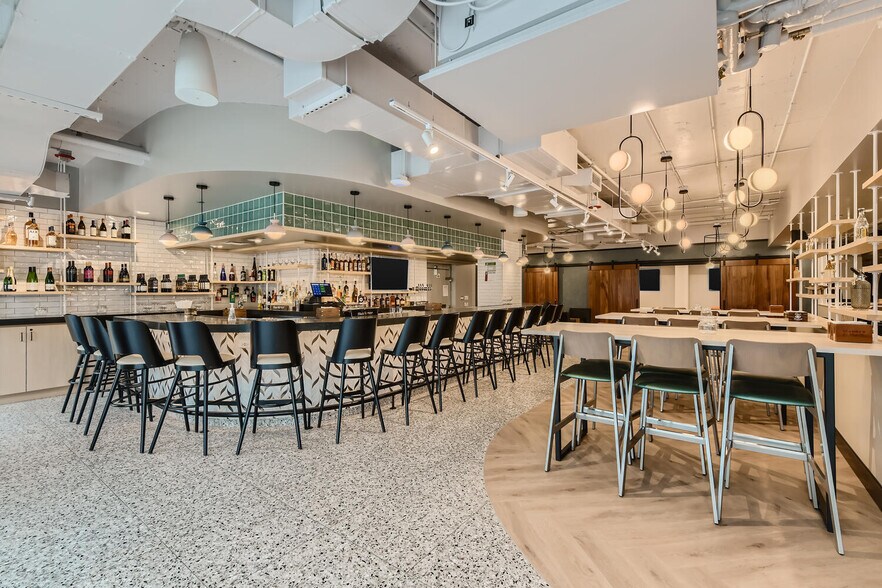 More Photos Of 8745 W Higgins Rd, Chicago Office For Sale