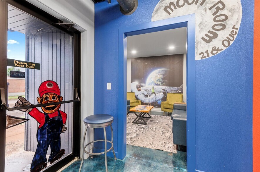 More Photos Of 622 SE Frank Phillips Blvd, Bartlesville Restaurant For Sale