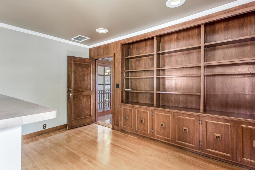 More Photos Of 592 N Euclid, Upland Office For Sale