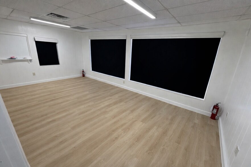 More Photos Of 2621 Skyview Dr, Lakeland Industrial For Lease