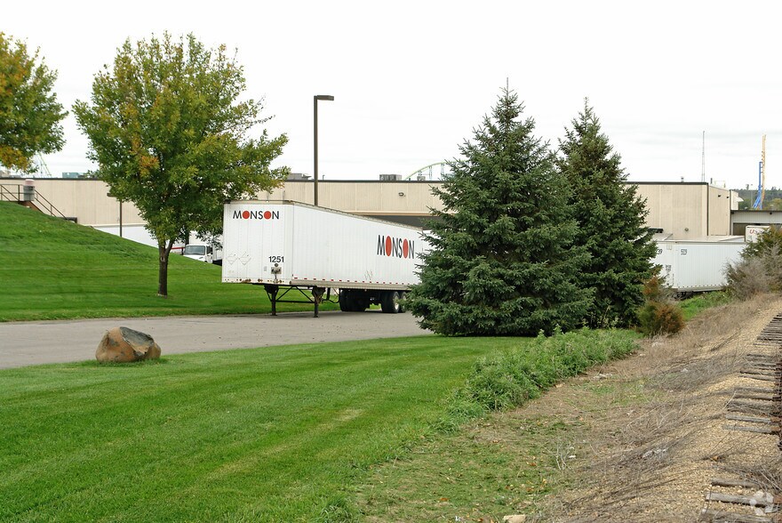 More Photos Of 5101 Valley Industrial Blvd S, Shakopee Warehouse For Lease