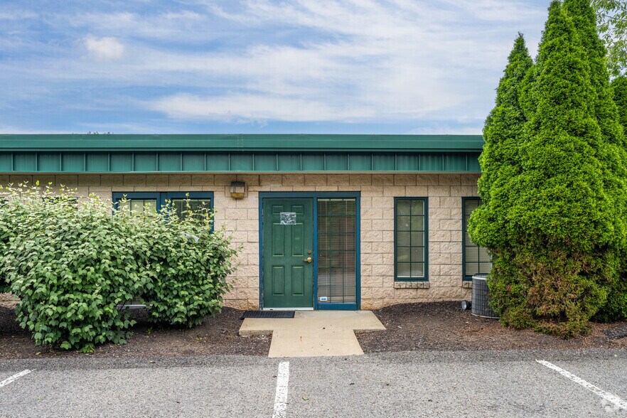 More Photos Of 200 Cedar Ridge Dr, Pittsburgh Office For Lease