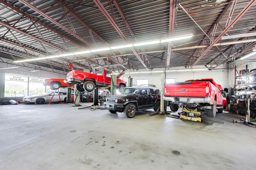 More Photos Of 325 W Roosevelt Rd, Villa Park Auto Repair For Sale