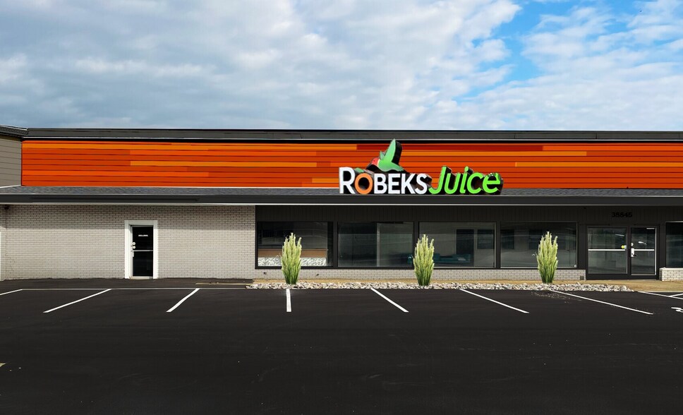 Primary Photo Of 38845 Mentor Ave, Willoughby Showroom For Lease