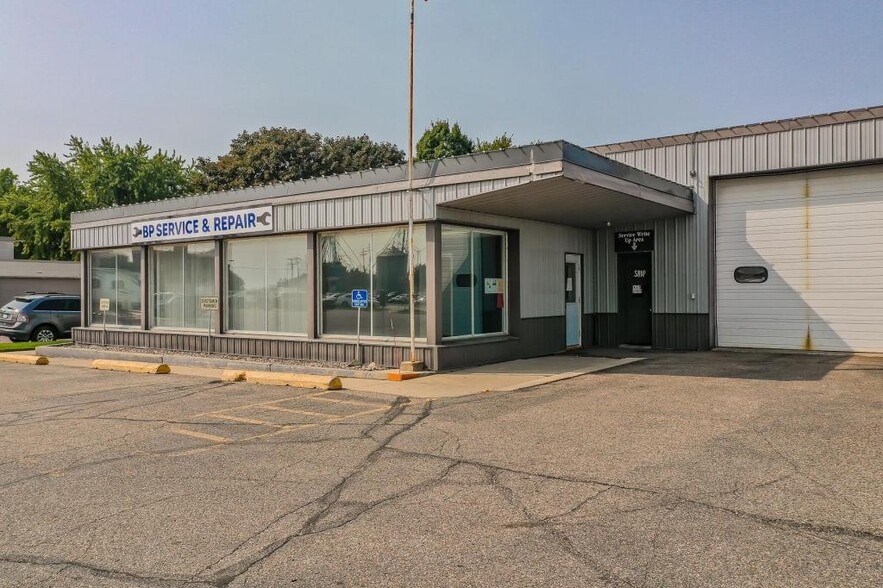 More Photos Of 206 N Highway Ave, Blooming Prairie Service For Sale
