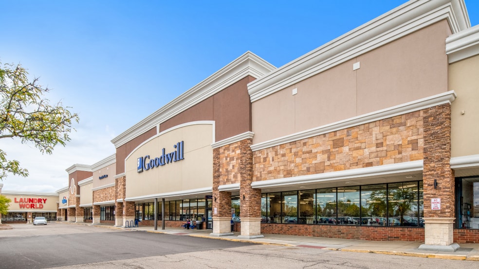 More Photos Of 2503-2599 W Golf Rd, Hoffman Estates Storefront For Lease