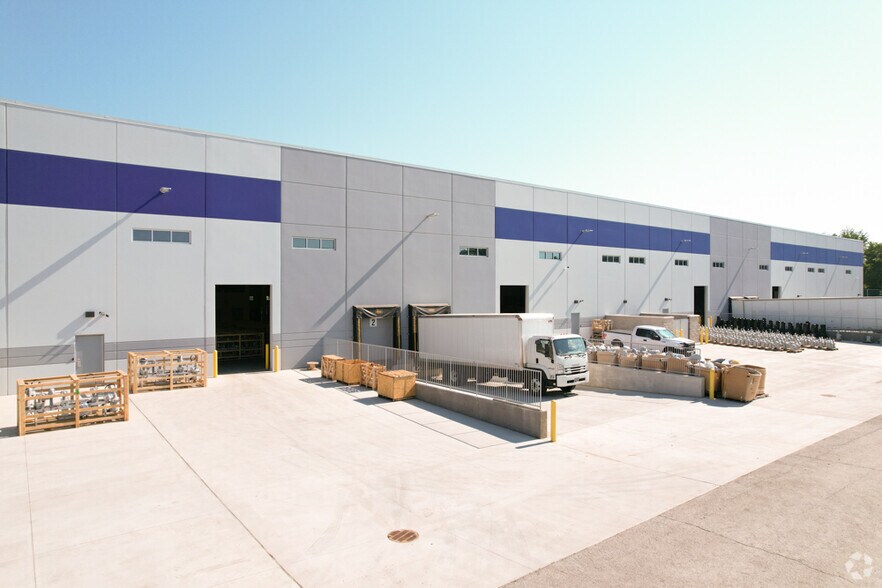 More Photos Of 4653 W Polk St, Chicago Warehouse For Lease