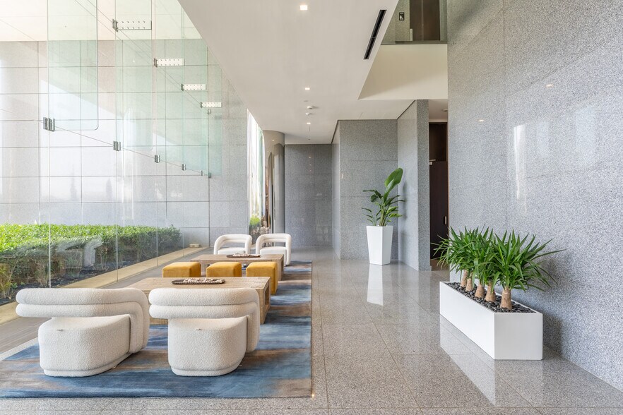 More Photos Of 14643 N Dallas Pky, Dallas Office For Lease