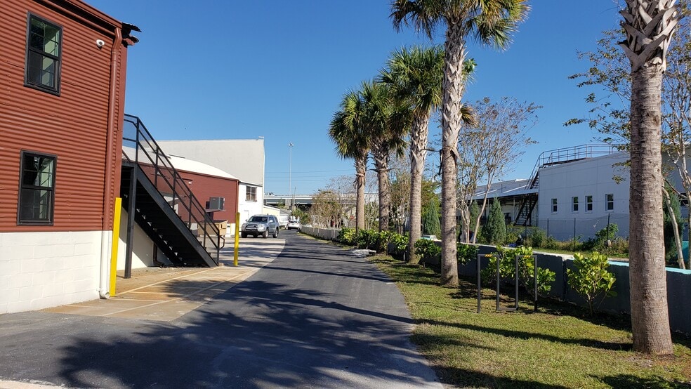 More Photos Of 1942 2nd Ave S, Saint Petersburg Warehouse For Lease