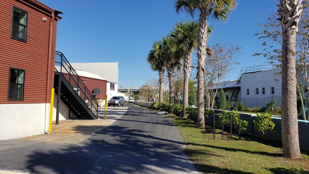 More Photos Of 1942 2nd Ave S, Saint Petersburg Warehouse For Lease