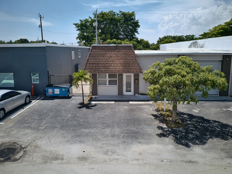 More Photos Of 30 SW 5th Ct, Pompano Beach Flex For Sale