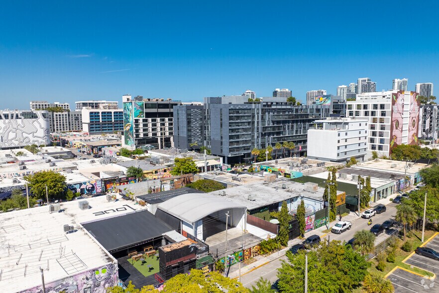 More Photos Of 297-299 NW 23rd St, Miami Bar For Lease