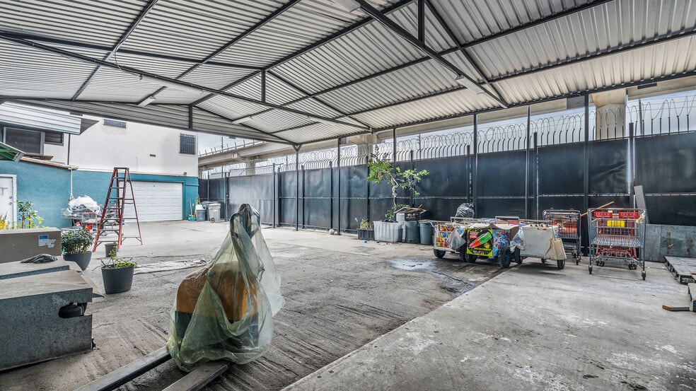 More Photos Of 909 53rd Ave, Oakland Warehouse For Sale