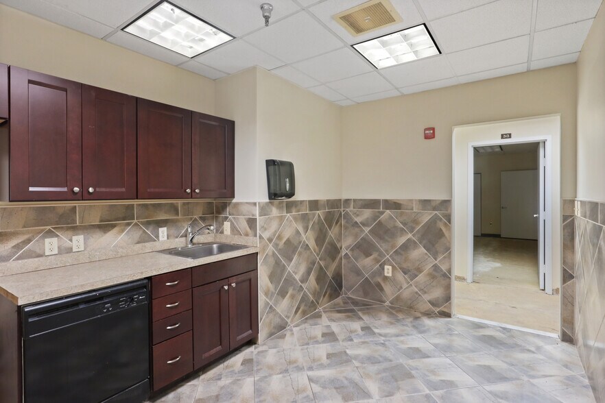 More Photos Of 339 Buschs Frontage Rd, Annapolis Medical For Sale