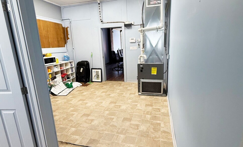 More Photos Of 9-17 Clarence St, Port Colborne Storefront For Sale