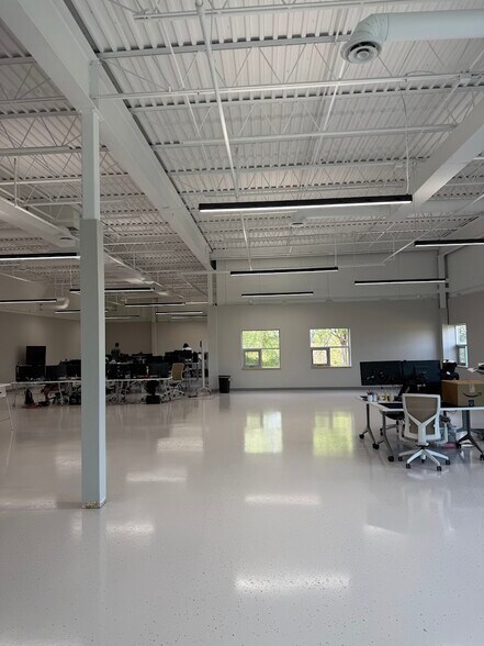 More Photos Of 8200 S 97th St, Cottage Grove Manufacturing For Lease