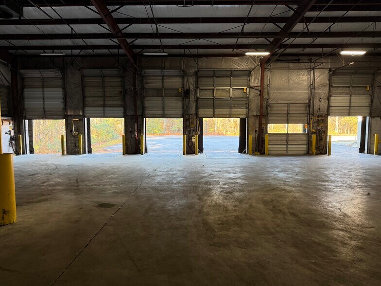 More Photos Of 1305 Progress Rd, Suffolk Warehouse For Lease
