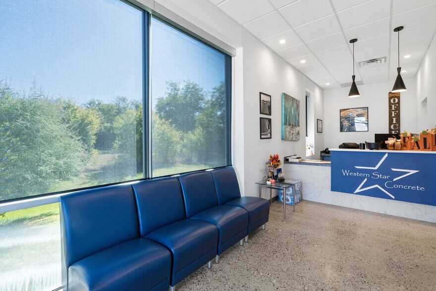 More Photos Of 1507 Ranger Hwy, Weatherford Warehouse For Lease