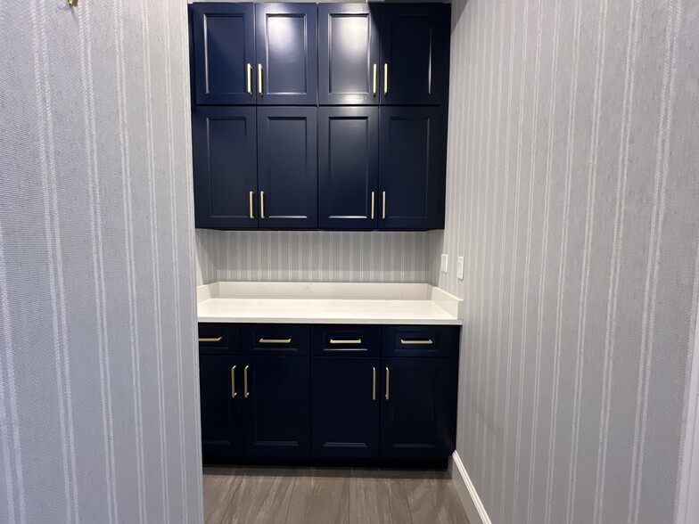 More Photos Of 21 South Ave, New Canaan Storefront Retail Office For Lease