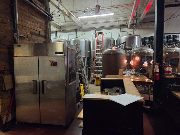 More Photos Of 6 Dexter Plz, Pearl River Warehouse For Lease