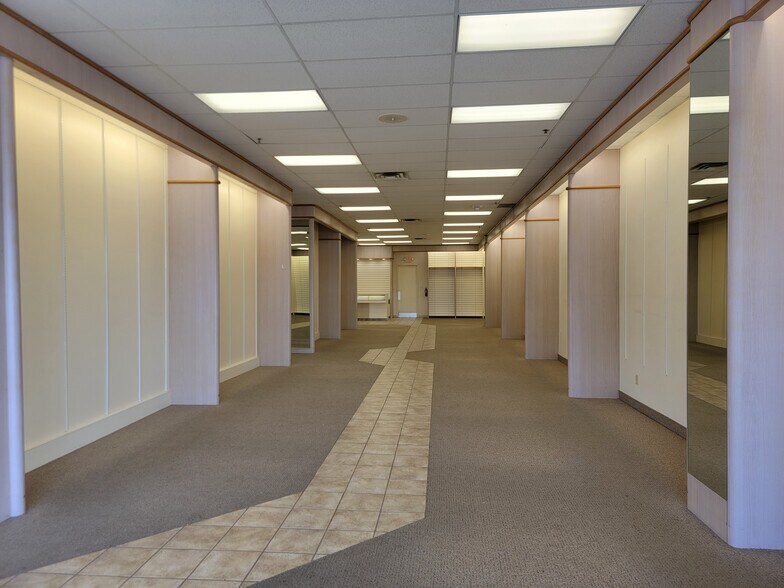 More Photos Of 61600-61690 Southgate Rd, Cambridge Unknown For Lease