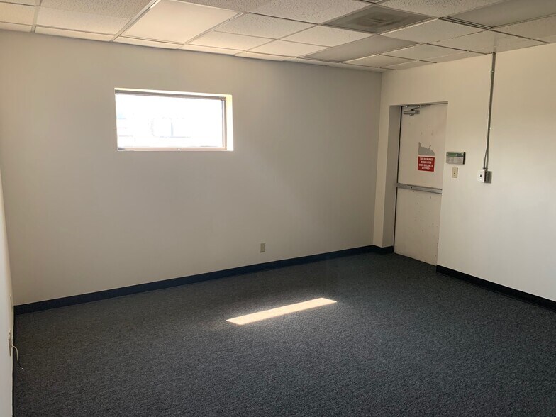 More Photos Of 7648-7654 San Fernando Rd, Sun Valley Warehouse For Lease