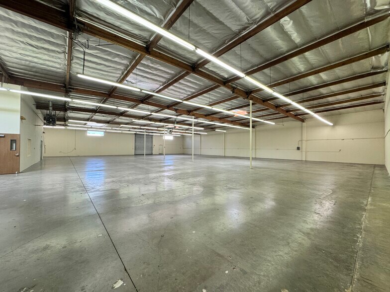 More Photos Of 8039 Deering Ave, Canoga Park Warehouse For Sale
