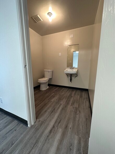 More Photos Of 844 N Vernon St, Azusa Warehouse For Lease