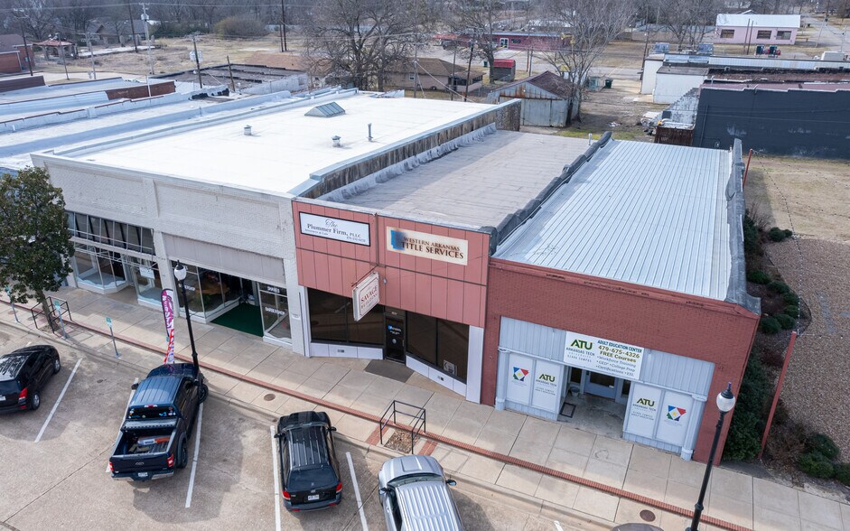 More Photos Of 155 N Broadway Ave, Booneville Storefront For Sale