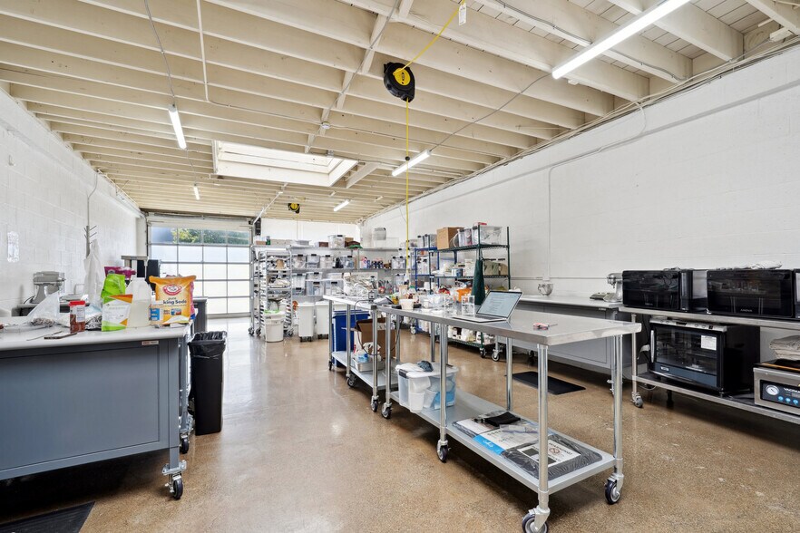 More Photos Of 1015 Howard Ave, San Mateo Service For Sale